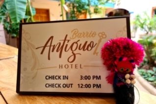 Hora check in y checo out Hotel Barrio Antiguo