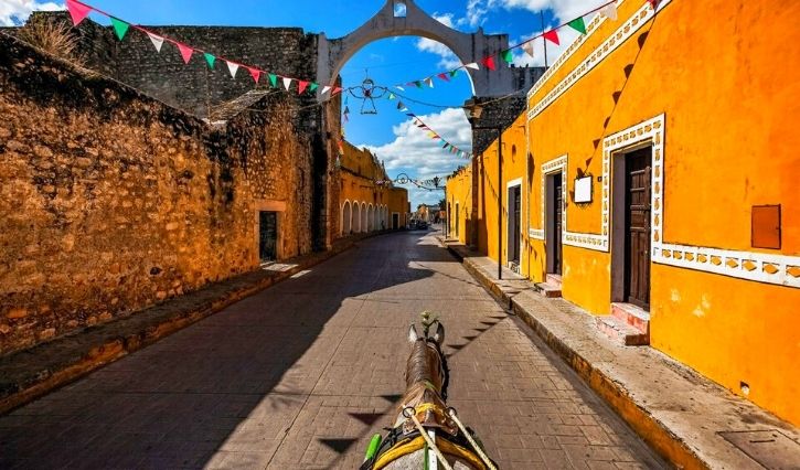 Calles de Izamal Pueblo mágico en Yucatán