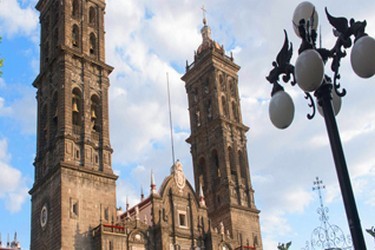 Vista de las torres de la catedral de Puebla