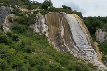 Cascada petrificada en Oaxaca, México