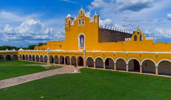 Convento franciscano en Izamal pueblo mágico