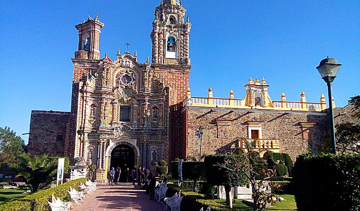 Iglesia de San Francisco Acatepec en Puebla