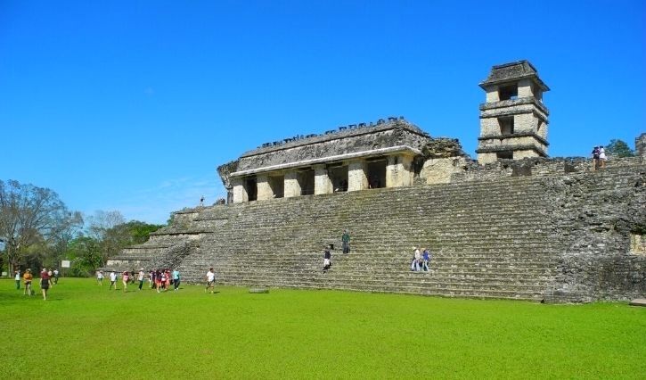 Vista general del Palacio en Palenque