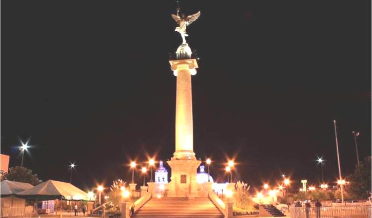 Plaza Hidalgo de noche