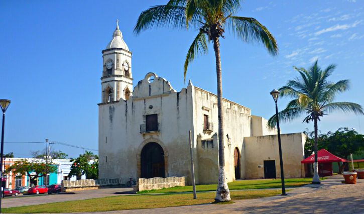 Vista de la iglesia de San Román en Campeche