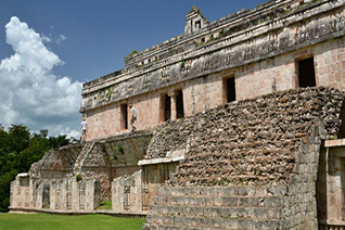Zona arqueológica de Kabah en Campeche