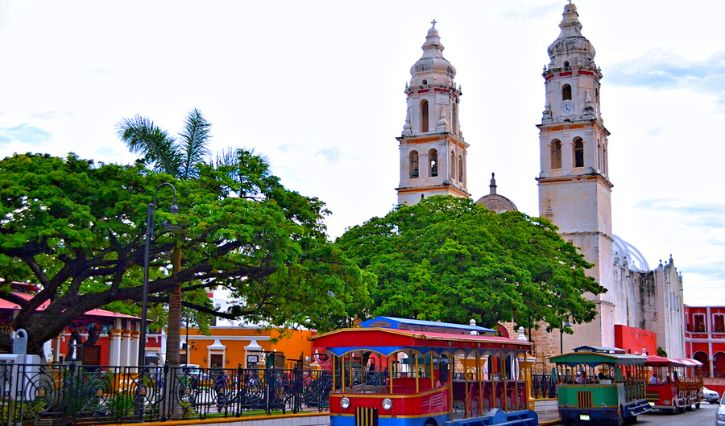 Vista panorámica de la plaza principal de Campeche