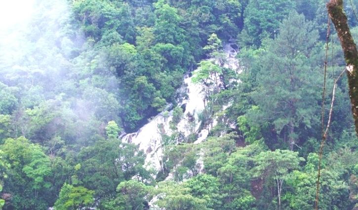 Vista de la cascada Corralito, Chiapas