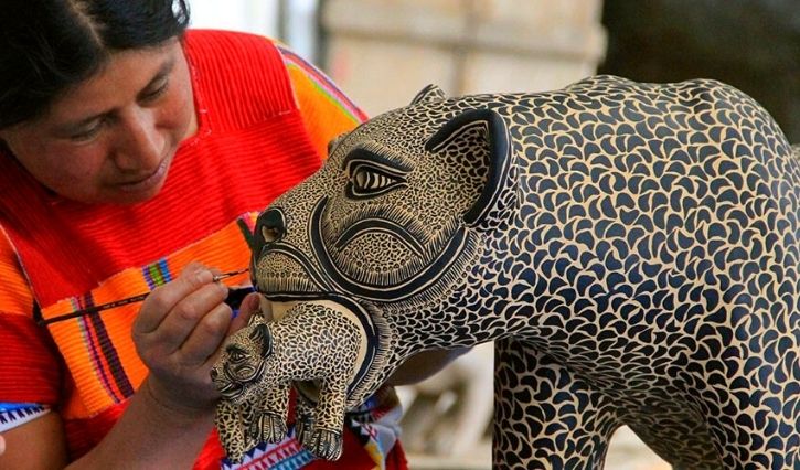 Artesanía terminada figura jaguar