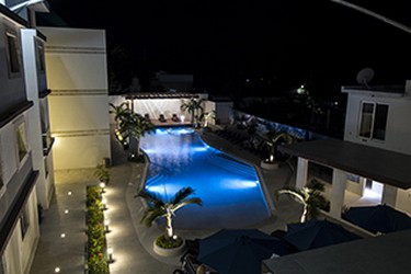 Vista panorámica de la piscina del Hotel