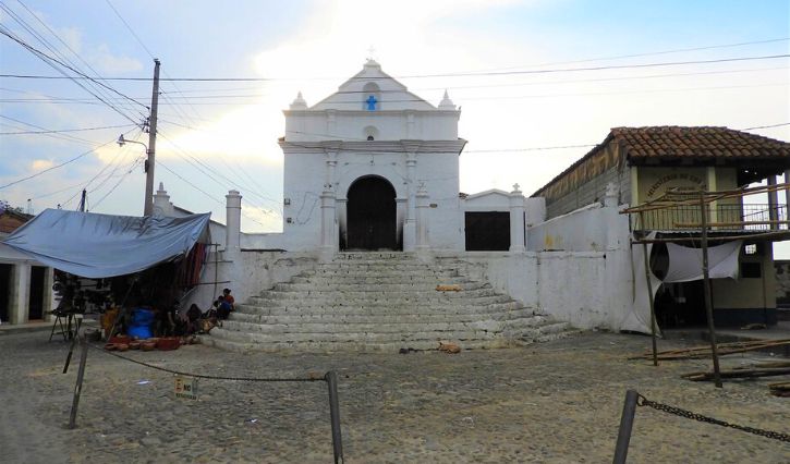 Iglesia de Santo Tomas en Chichicastenango