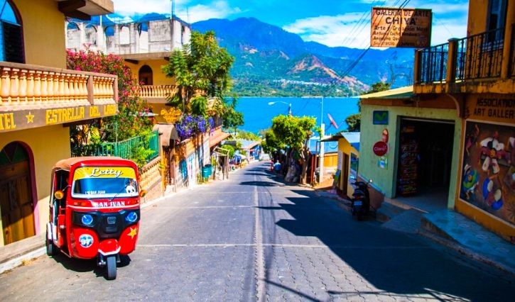 Calles de Panajachel en Guatemala