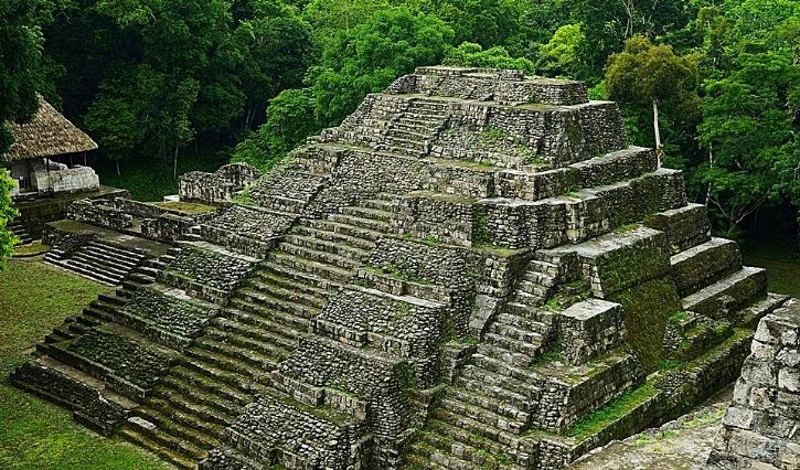 Ciudad maya precolombina