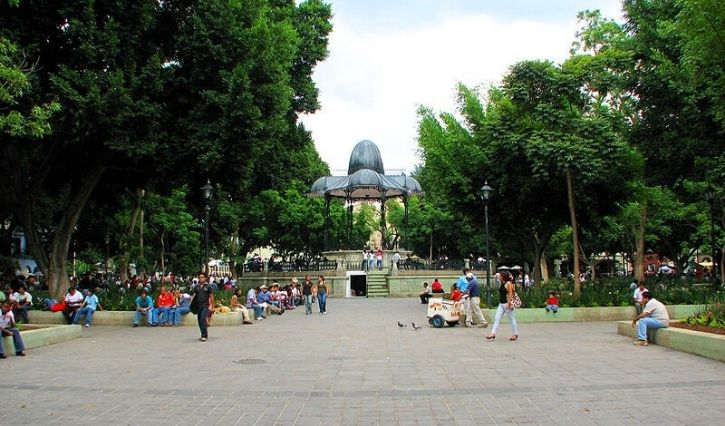 Vista general del jardín de la constitución