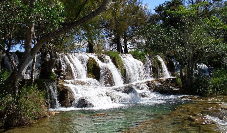 Vista panorámica de las Cascadas en Lagos de Colón