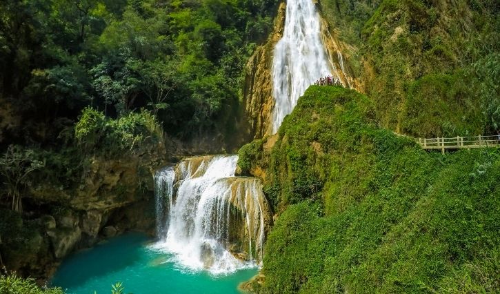 Vista de las impresionantes Cascadas El Chiflón
