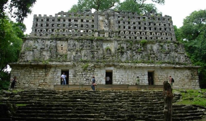 Yaxchilán palabra maya que  significa Piedras Verdes