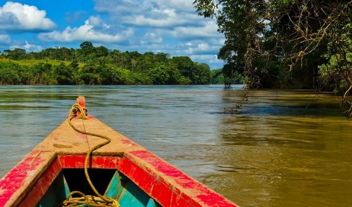 Recorrido en lancha en Usumacinta para llegar a Yaxchilán