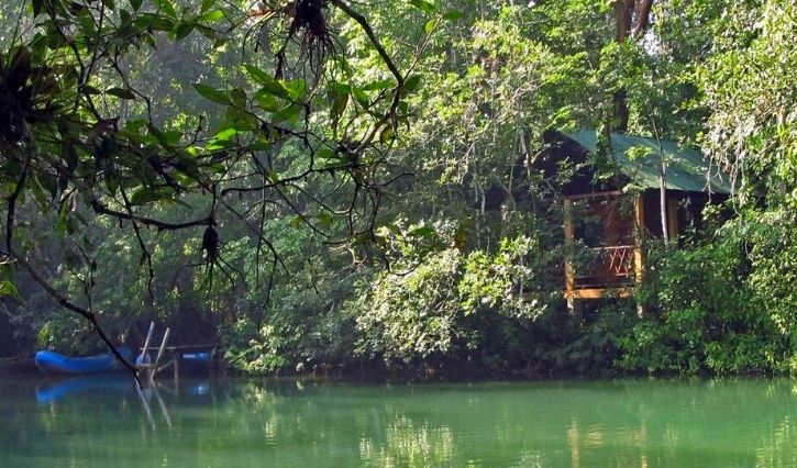 Río Lacanja en la selva Lacandona