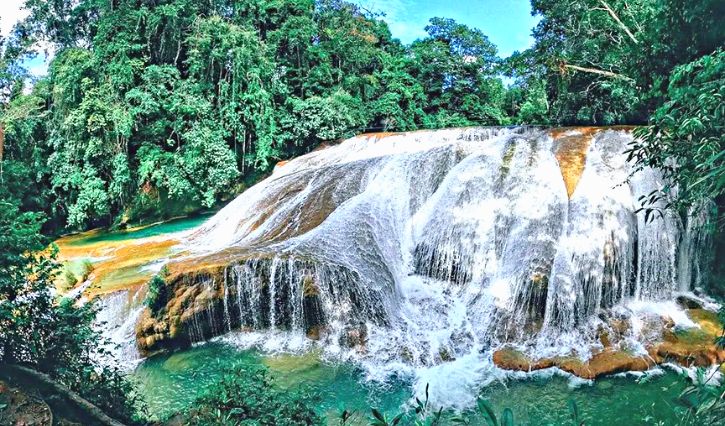 Albercas naturales en cascadas de Roberto Barrios